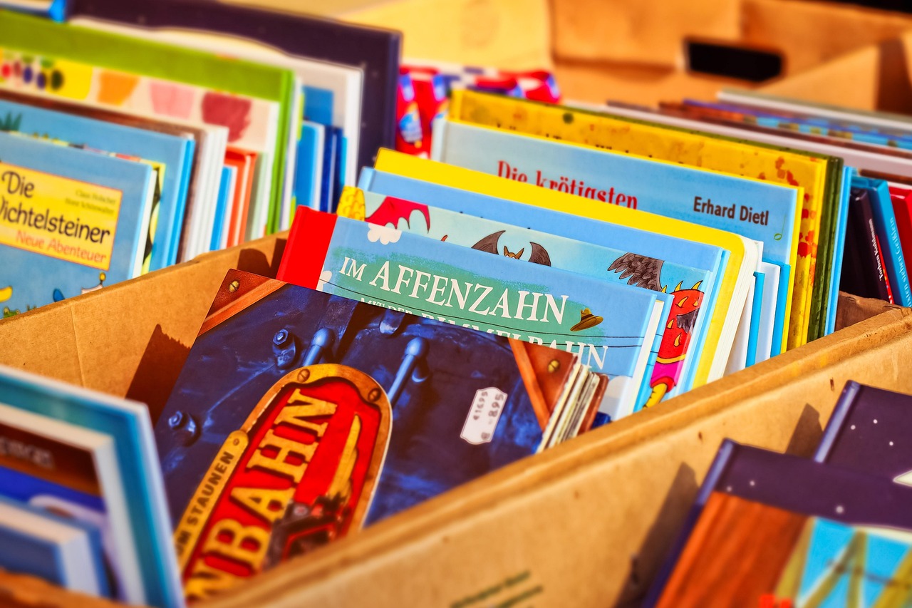 books, literature, read, worn, paper, stack, close up, second hand, used, were used, junk, flea market, used books, old 