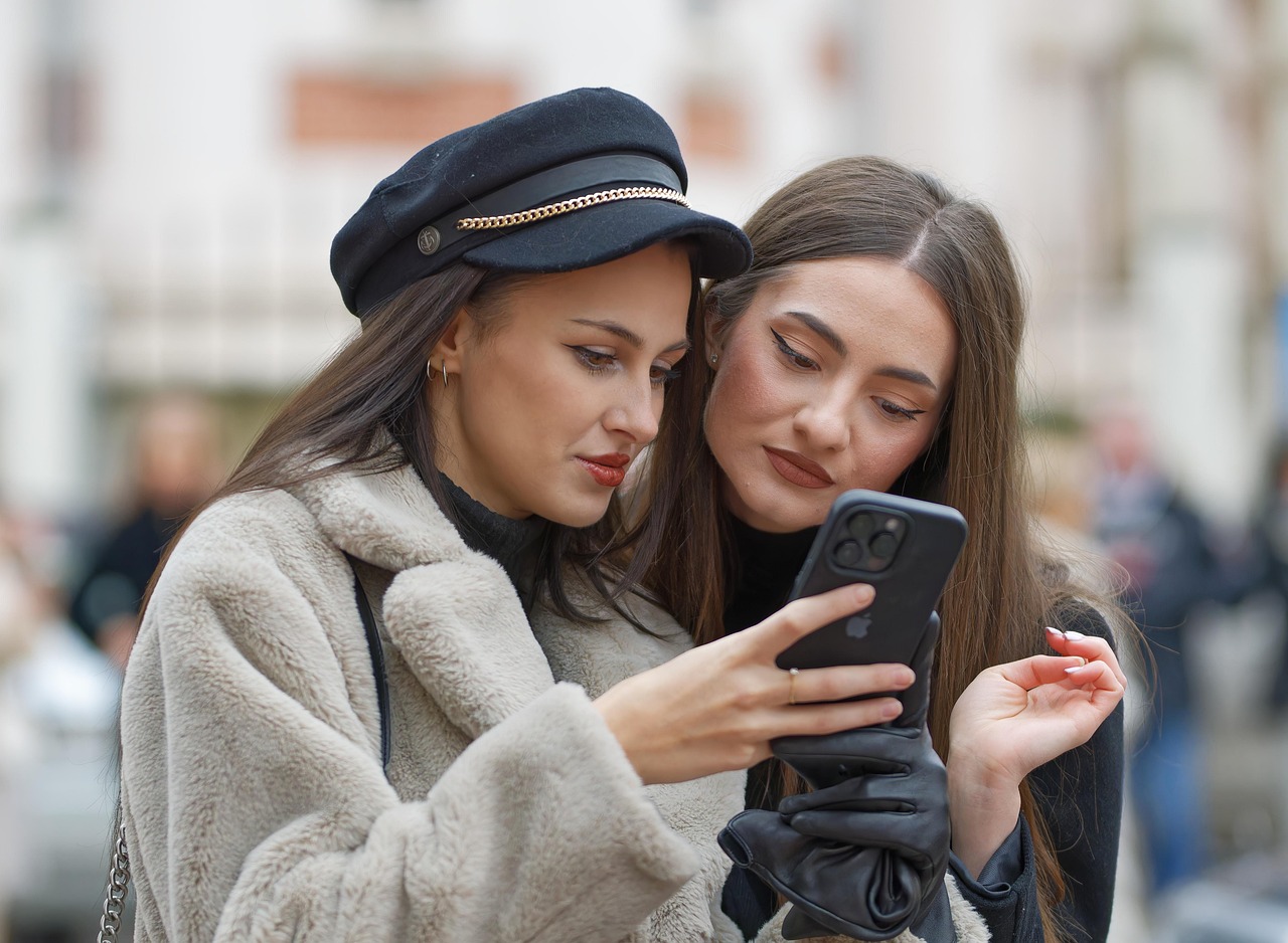 girls, pretty, fashion, reviewing, photos, smartphone, outdoors, winter, women